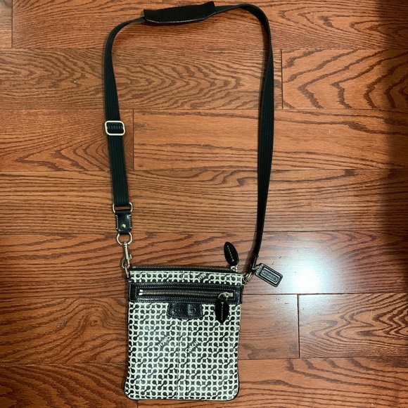 Coach Handbags - Coach Cross Body Purse
